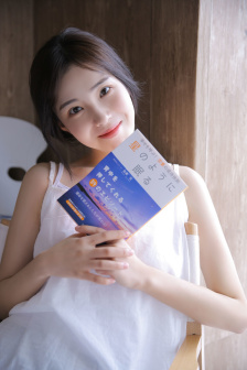 两乳房又高又大
